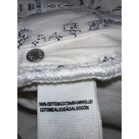 Free People We The Free Sofia White Distressed Denim Shorts Size 27 Hem - Picture 8 of 8